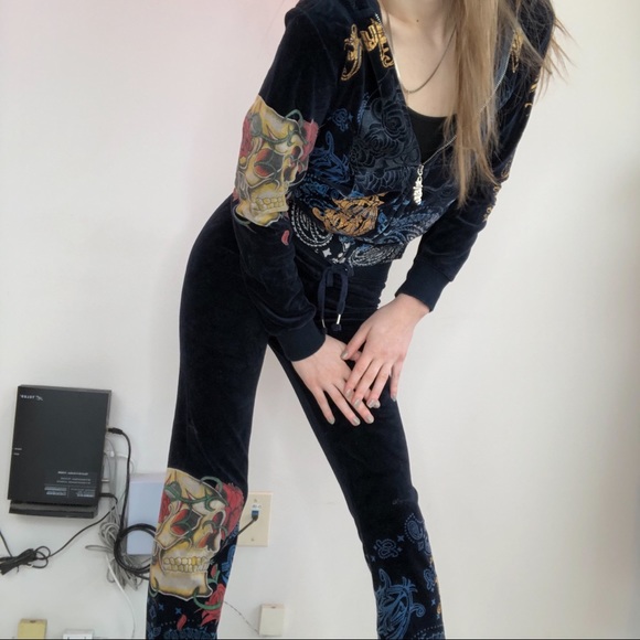 *SOLD ON DEPOP* Cyber Y2K Velour Tracksuit - Picture 9 of 9